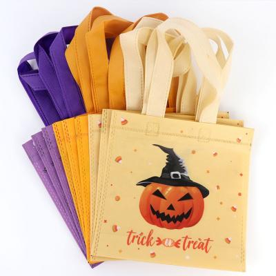 China Can easily wrap large gift or hold multiple small items. Ourwarm Pumpkin Black Cat Witch 6pcs 20cmx20cm Bolsas Para Halloween Fieltro Tote Candy Halloween Bag for sale