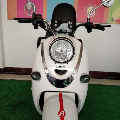 Chine Release 60v Three Wheel Electric Motorcycle Scooter 800watt Motor For Adult à vendre