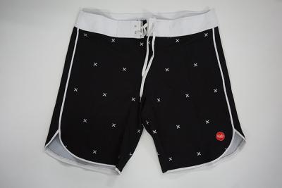 Cina Black And White 18 Inch Men Board Shorts Beach Shorts For Swimming in vendita