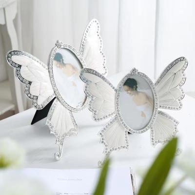 China Alloy Metal photo frame custom butterfly photo frame set luxury European 5/6 inch lovers table set birthday wedding photo for sale