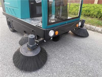 China Hotels Half Closed Sweeper Electric Vacuum Ride On Sweeper With CE for sale