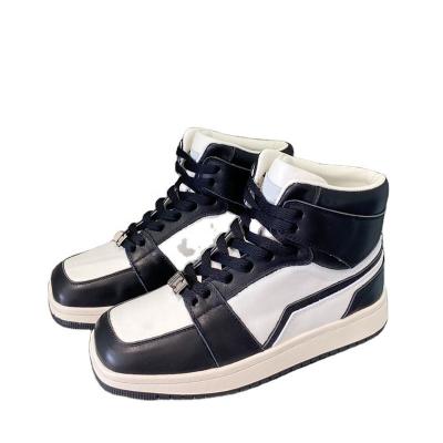 China Toe Design Twist Buckle Genuine Leather Sneakers New High Quality Square Casual Fashion Trend Men's and Women's Sneakers for sale