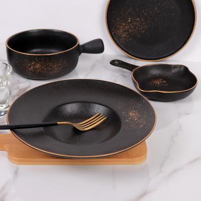 China New Arrival Sustainable Restaurant Serving Pasta Salad Ceramic Dinnerware Dish Dish Sets With Gold Rim for sale