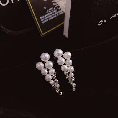 China Gothic revival wholesale. 2021 high fashion fashion C letter earrings temperament best-selling earrings for sale