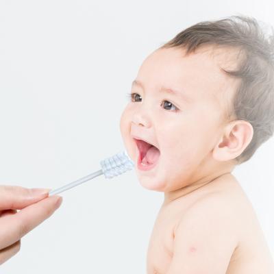 China New Promotion Baby Mouth Cleaning Wholesale Disposable Stick Baby Disposable Gauze Toothbrush for sale