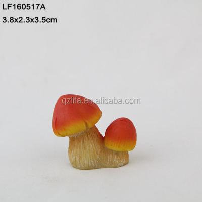 China Europe Polyresin cute mushroom figurines for garden decorations,2017 polyresin mushroom in resin crafts decorative for sale