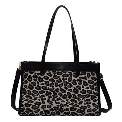 China 2021 New Fashion Handbags High Capacity Girl School Satchels Hot Selling Handbags for sale