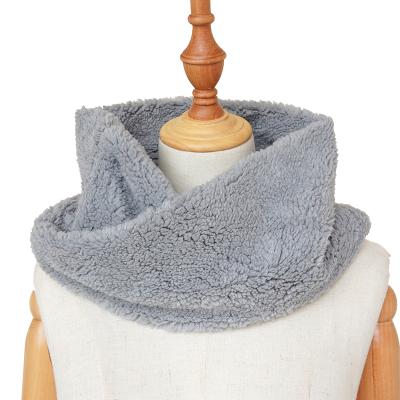 China Stylish Fashionable Gray Print Round Collar Warm Scarf For Neutral Faux Fur Scarf for sale