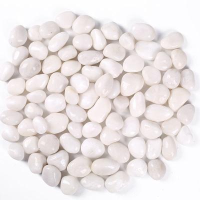 China Modern White Polished High Pebbles Landscaping Stone White River Stone for sale