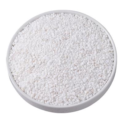 China Modern Garden Natural Round Snow Tumbled White Stone Pebbles for sale