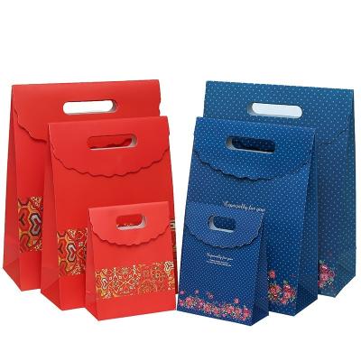 China Package Tent Foldover Bags With Handles Candy Chocolate Bags Flip Over Goodie Wedding Party Fancy Gift Wholesale Paper Bag for sale