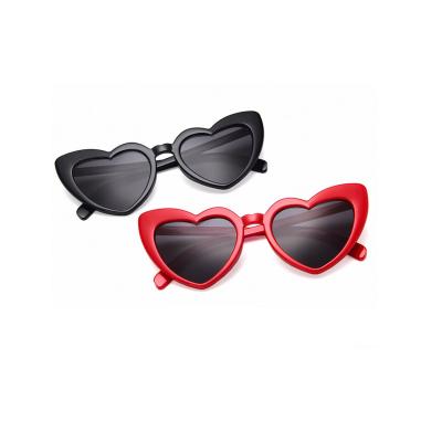 China Fashion Sunglasses Heart Shape Girls Ladies Black Sunglasses Women Glasses Teen Sunglasses Shape Love Lolita Sunglasses for sale