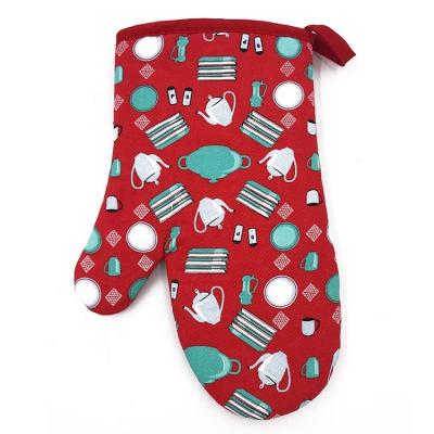 China Non-slip Factory Customized Pattern Cotton Oven Mitts Kitchen Insulation Gloves Red Short Oven Gloves for sale