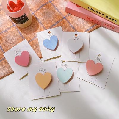 China Fashion South Korea Fashion Beautiful Candy Color Acrylic Heart Hair Clip Women Headdress Hair Clip for sale