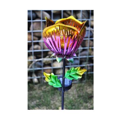 China Minimalist OEM Design Metal Multi Color Garden Ornaments Flower Garden Stake Decoration With Solar Items for sale