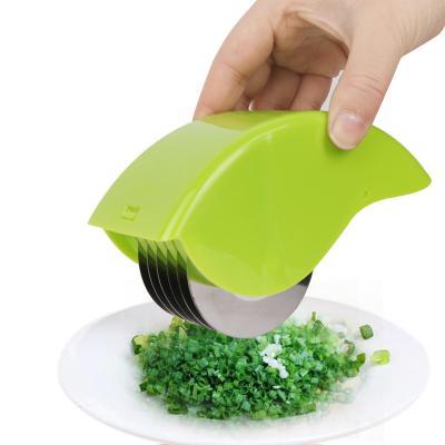 China Creative Sustainable Vegetable Cutter Kitchen Instrument Six-wheel Onion Cutter for sale