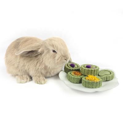 China Stocked Timothy Hay Rabbit Chew Toys Treats Small Animal Chew Toys Grass Ball For Hamsters Gerbils Guinea Pigs for sale