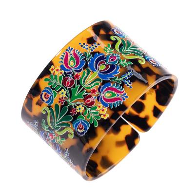 China European and American texture acrylic acetate color printing leopard retro bracelet personality cold wind romantic c-shaped open jewelry for sale