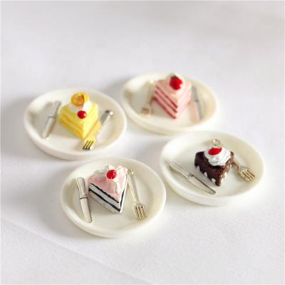 China DIY PLAY Toys 1/12 Mini Cake Dinner Plate Creative Dollhouse Accessories Miniature Cake Toys for sale