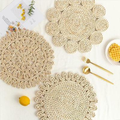 China Homeplus Viable 2022 New Customized Handwoven Heat Resistant Sun Flower Boho Corn Husk Table Decor Pads Teacup Mat Table Pads for sale