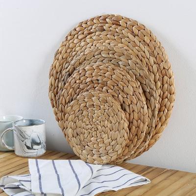 China Homeplus Viable 2022 Best Woven Heat Resistant Water Hyacinth Dinner Mats Round Woven Rattan Table Mat Pot Pads for sale