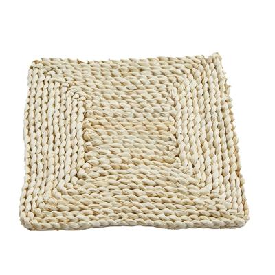 China New Viable Style Homeplus Place Mat Thick Natural Woven Round Maize Husk Round Mat Natural Corn Husk Straw Woven Table Mat Handmade for sale