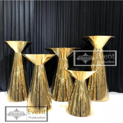 China Hotel / Home / Banquet / Events / Party Wedding Furniture Flower Stand Designs Gold Metal for sale