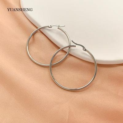 China Minimalist Amazon Best Selling Aretes Sliver Cc Hoop Earrings Stainless Steel Hoop Earrings Women for sale