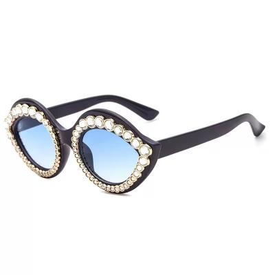 China European Vintage Diamond Sunglasses Women Shades New Sun Glasses High Quality 2022 Retro Wholesale Lip Sunglasses for sale