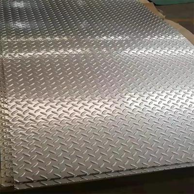 China Embossed Stainless Steel Checkered Plate 4 X 8 Feet SUS304 SUS201 SUS202 For Roof for sale