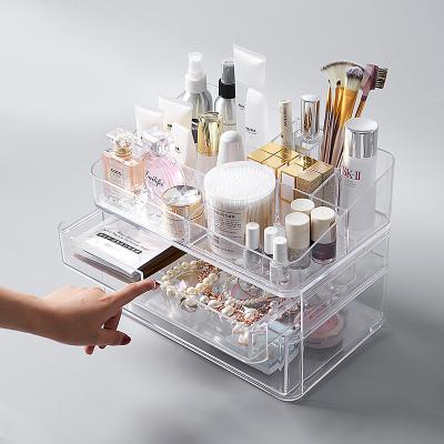 Cina Carved Acrylic Makeup Organizer For Brushes And Powders in vendita