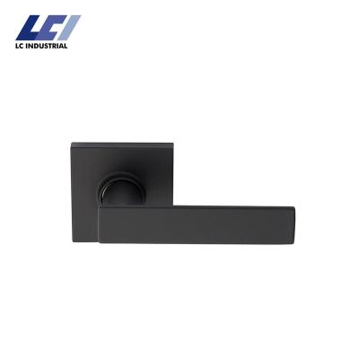 China 31-51mm Door Thickness 60mm Swing Interior Door Zine Alloy Wood Door Handle 70mm Matt Black Key-in-Lever for sale