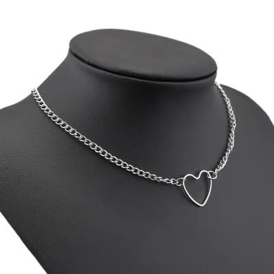 China Hot Wholesale Hiphop Love Heart Metal Clavicle Chain Necklace Popular for sale