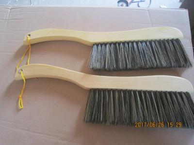 Chine Brosse de nettoyage grise de Chambre de lit de fibre de la couleur 100% pp long Handdle en bois à vendre