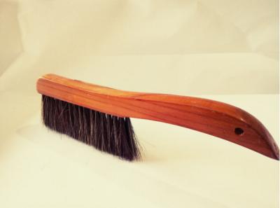 Chine Une brosse plus propre de la poussière en bois classique écologique pour le nettoyage de lit à vendre