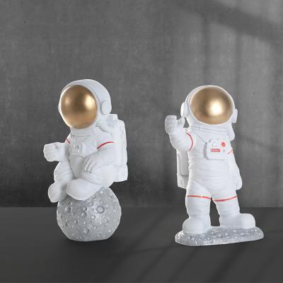 China Modern Minimalist Astronaut Sculpture Home Accessories Resin Space Resin Modern Nordic Man Figurines Living Room Decoration for sale