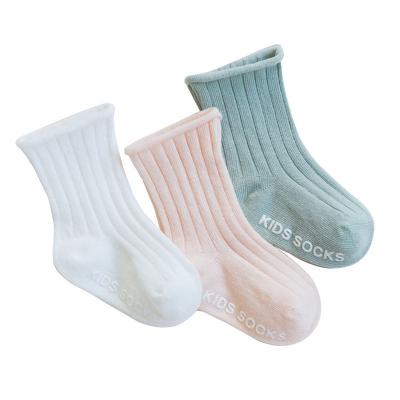 China Cute Anti Skid Baby Girls Socks Fashion High Quality Custom Antibacterial Boys Cute Solid Combed Cotton Baby Socks for sale