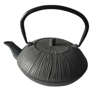 China Sustainable 800ml Cast Iron Porcelain Enamel Tea Kettle With Stainless Steel Strainer for sale