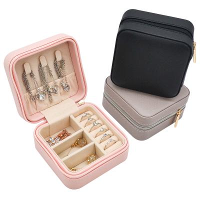 China Recyclable Custom Square Macaron Zipper Leather Jewelry Box Travel Gift Necklace Packaging Box Te koop