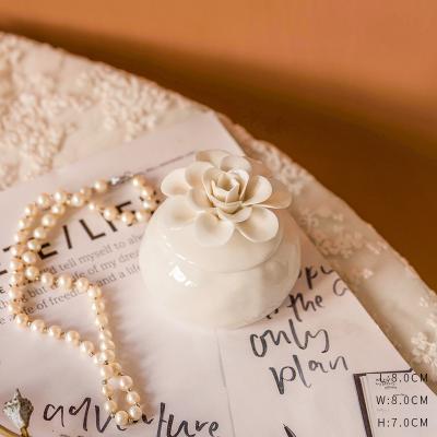 China Eco-friendly Luxury Design Flower Lid Ceramic Jewelry Box With Lid For Decoration for sale