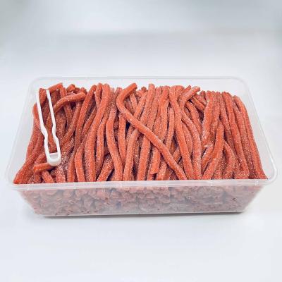 China Eat Straight Strawberry Flavor Long Shape Noodle Soft Candy for sale