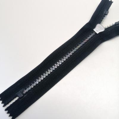 China Sustainable Easy Maintenance Good Quality Rich Color Natural Diversified Modeling Rubber Tooth Zipper for sale