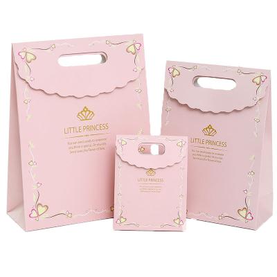 China 2021 Recyclable Hot Selling New Year Christmas Gift Bag Baby Shower Gift Packaging For Home Gift Bags for sale