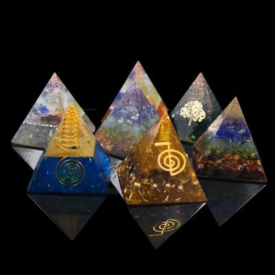 China Colorful Crystal Column Energy Healing Stone Orgonite Pyramids Home Decoration Europe Resin Energy Pyramid Furnishing Chakra for sale