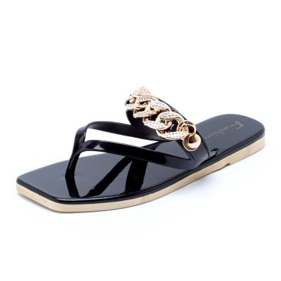 China Cushioning Fashion New Summer Square Head Casual Flip Flops For Ladies To Wear Flat Beach Slippers for sale