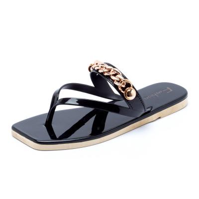 China 2022 New Summer Gold Chain Clip-toe Beach Non-slip Cushioning Sandals For Women for sale