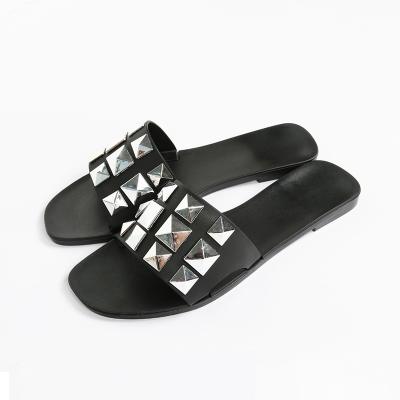 China Fashion Trend New Jelly Sandals Rivets Non Slip Soft Bottom Square Head Women's Jelly Slippers for sale