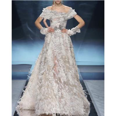 China Modern Luxury Anti-Static Feather Anti-Static White Princess Lace Long Bride Wedding Dress for sale