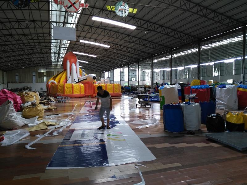 Verified China supplier - guangzhou qihong inflatable co. , ltd