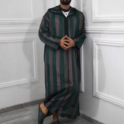 China New 2022 Kuwii Factory Supply 9025 Polyester Long Robe Muslim Striped Hoodie Islamic Clothing For Men Arabic Jubba Long Sleeve Thobe for sale